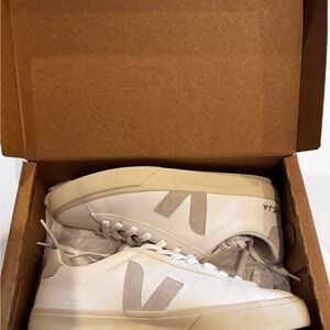 NIB Veja Women’s Leather Campo Sneakers